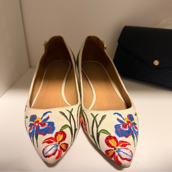 Tory Burch Shoes - Tory Burch Floral Embroidered Women's kitten heel size 8.5